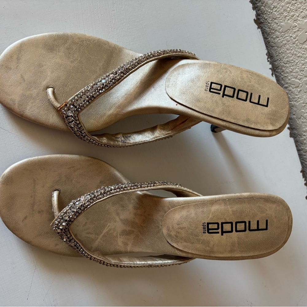 Moda Women's Shimmering Gold Sandals
